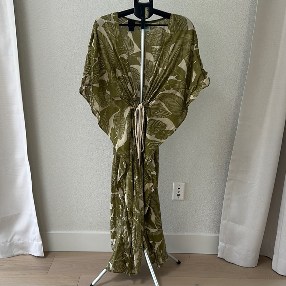 TRUE DESTINATIONS
Palm Print Belted Caftan Coverup size medium